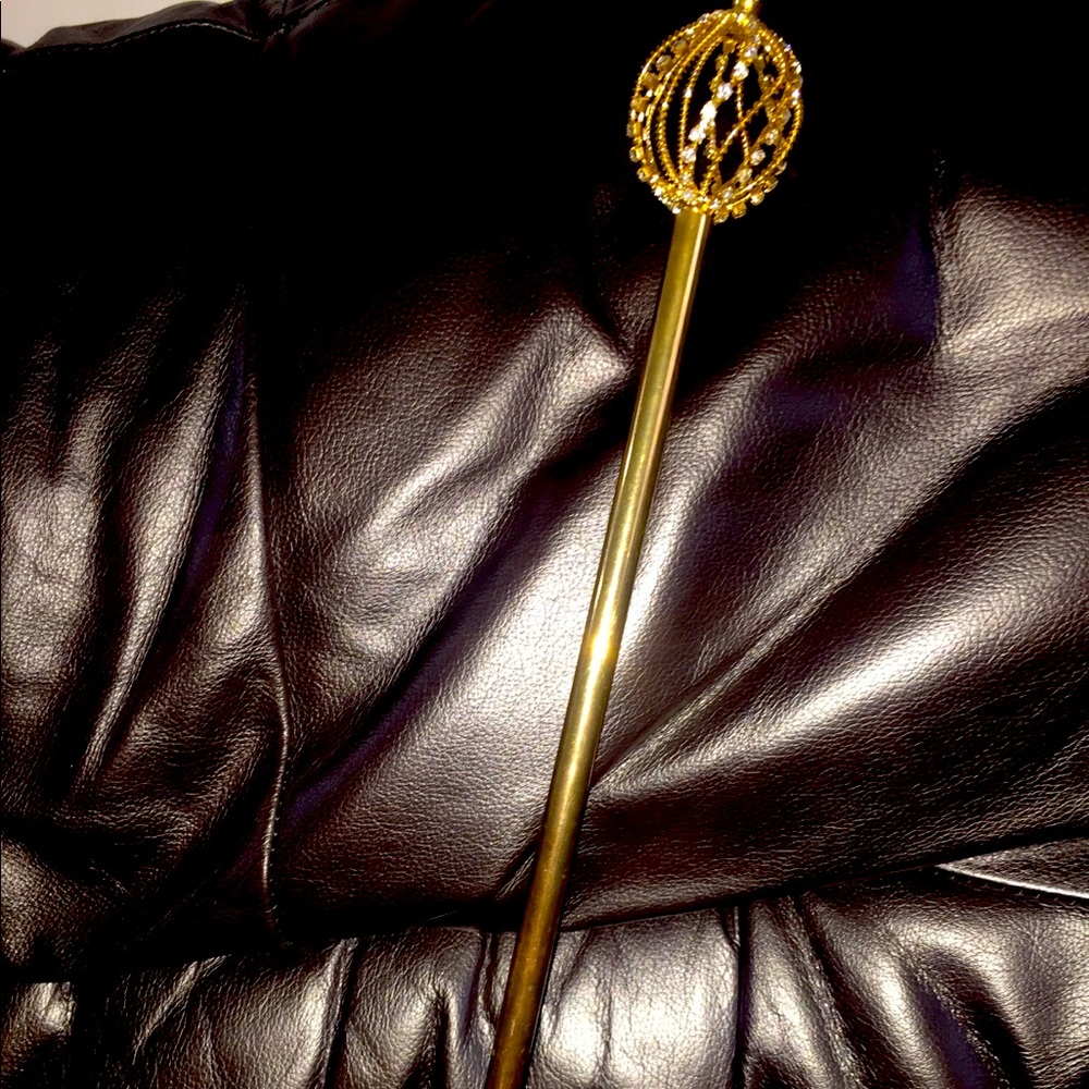 Gold coloured sceptre/ wand